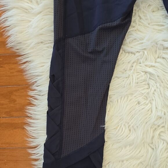 Lululemon Navy Leggings with Multicolor Floral Waistband LIKE NEW - Picture 9 of 12